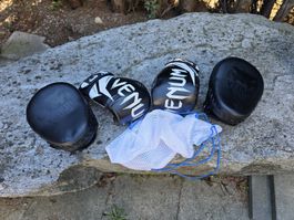 Boxhandschuhe Venum 3.0 und Pratzen Set super Zustand