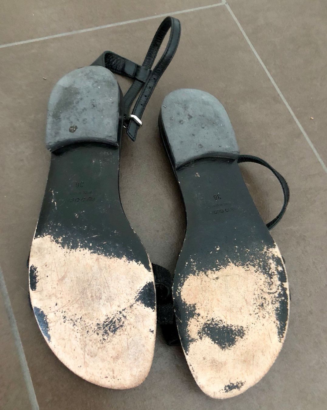 Scarpe da donna: Leder Sandaletten schwarz – Usato da Hergiswil NW venduto da Labello01 1