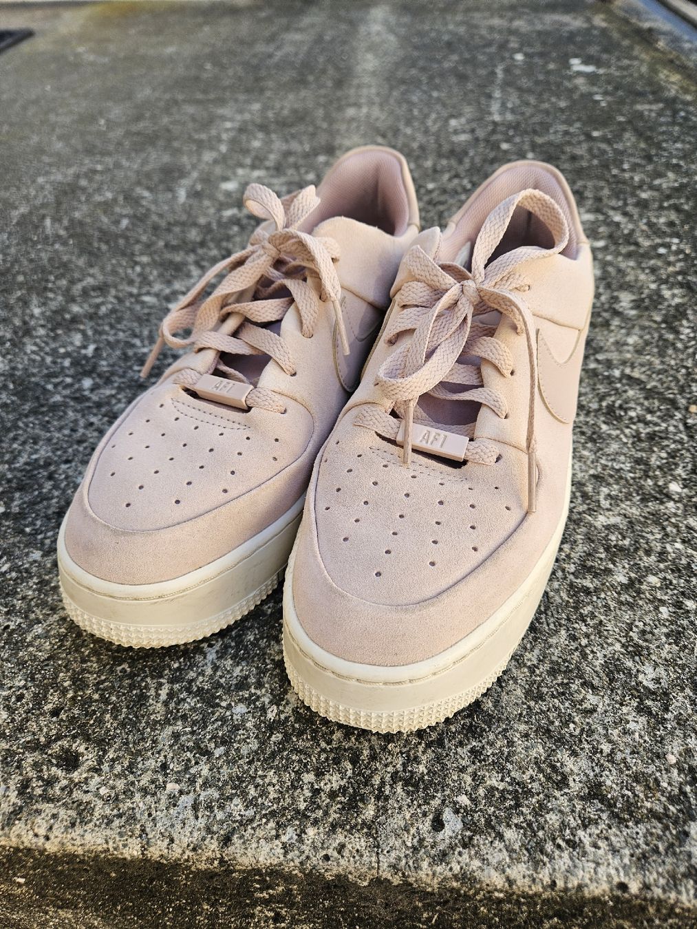 Scarpe da donna: Nike Air Force 1 Sage – Usato da Saland venduto da Rose0109 1