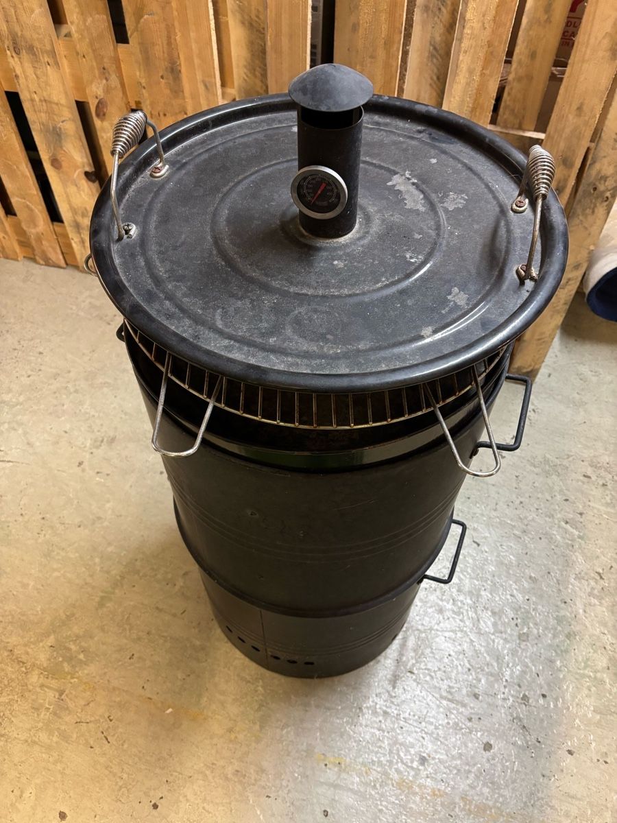 Griglie: Grilltonne Multifunktion Holzkohlengrill – Usato da Zug venduto da Biki72 2