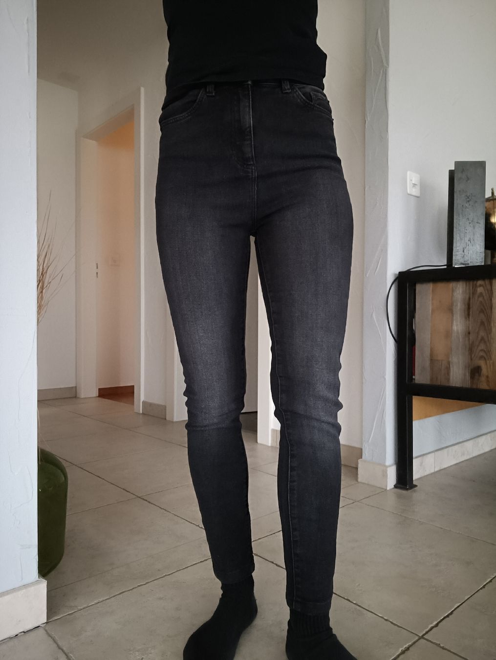 C&A Jeans: JEAN C&A NOIR USE  TAILLE HAUTE 34 – Gebraucht aus Sierre von shirley04