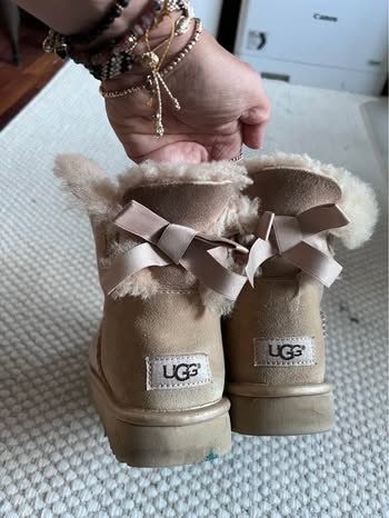 Ugg Damenschuhe: UGG Boots mini Bow Gr.38 – Gebraucht aus Auslikon von Jsa0 3