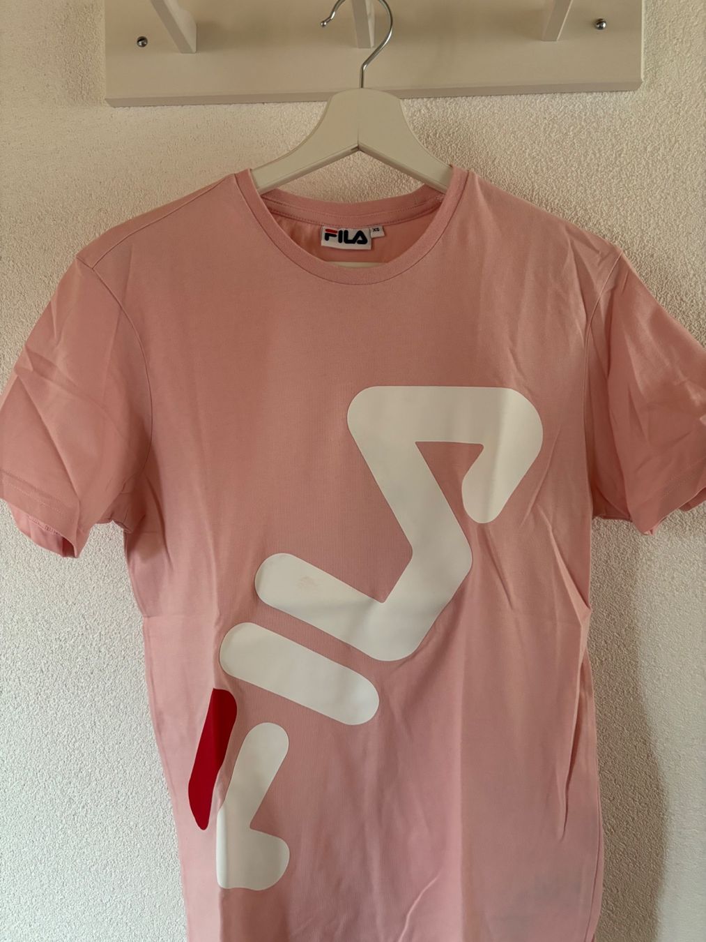 Fila T-shirt: T-shirt rose "Fila" – Usato da Grandvillard venduto da Elsa.Del