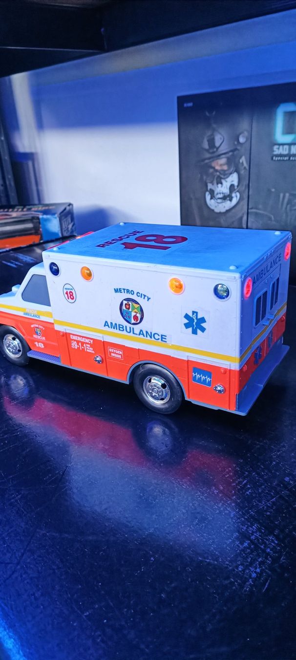 Voitures modèles: USA Ambulanz Modell ca 1:16 – Neuf avec emballage d'origine à Wila par HeikoL02 4