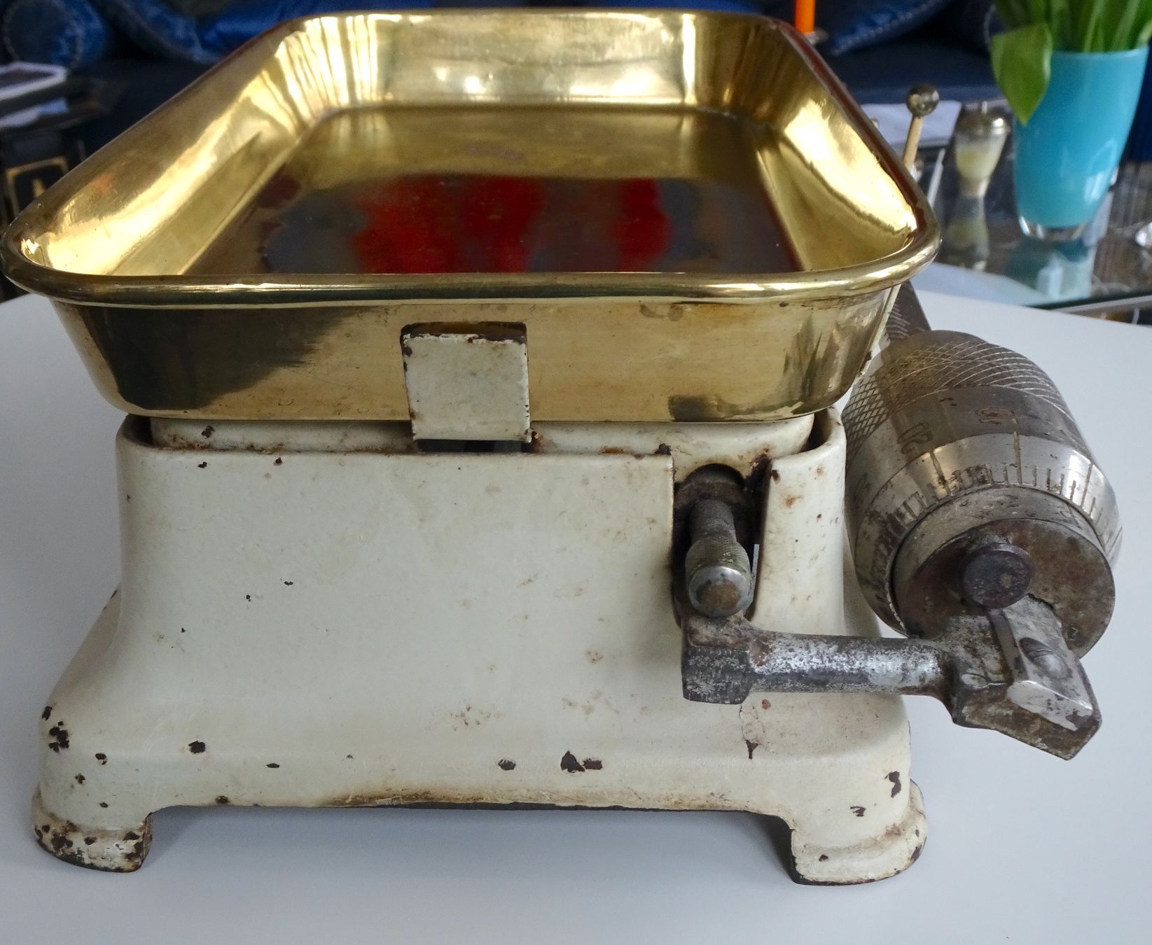 Tutte le decorazioni: Antike Küchenwaage mit Messingtablar, ca. 80 Jahre alt – Usato da Zürich venduto da ganzgut1001 5