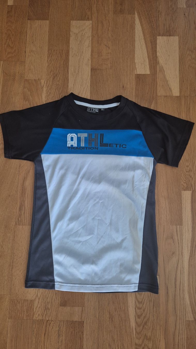 Hemden, T-Shirts & Polos: Sportshirt – Gebraucht aus Altishofen von Simba220