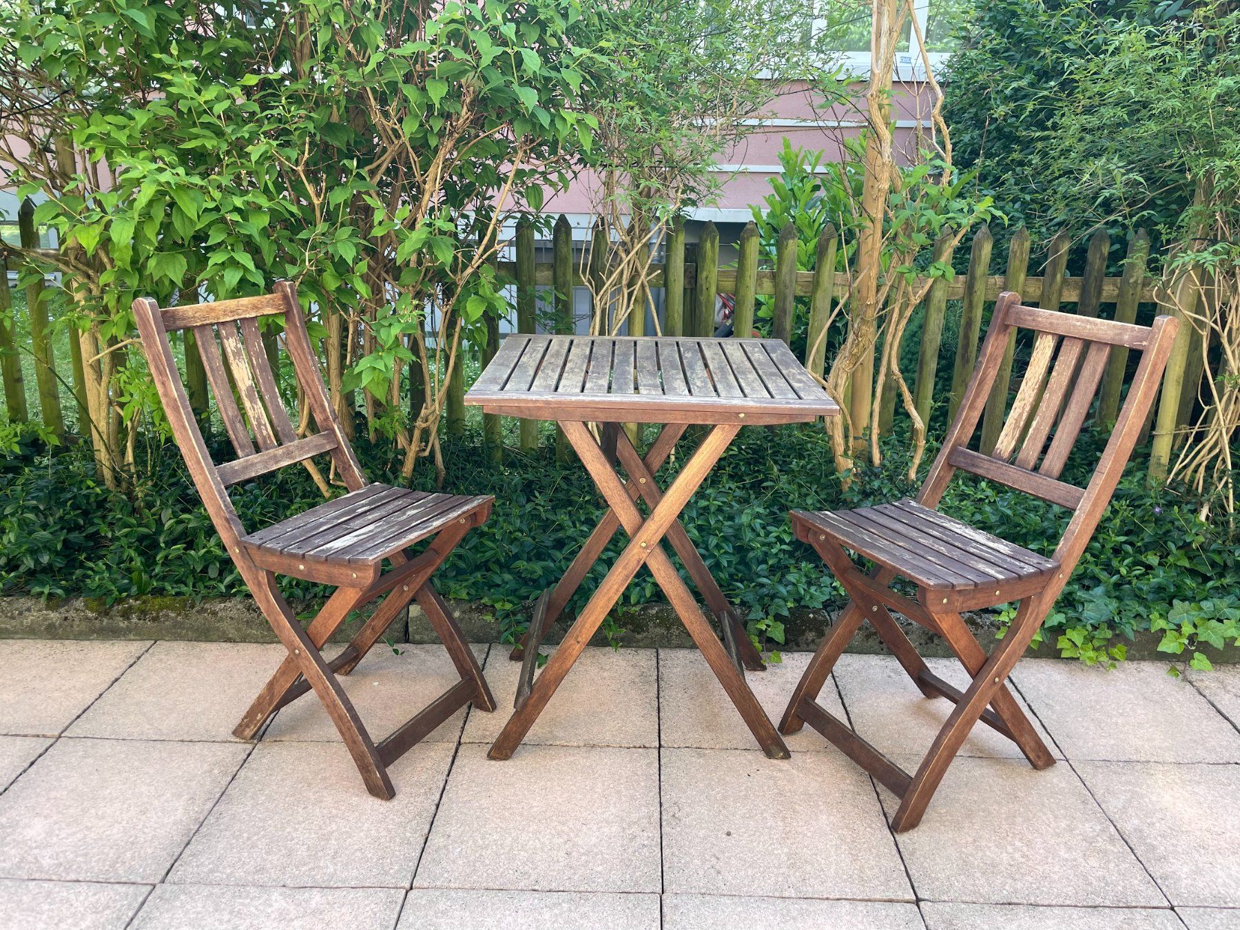 Garten- oder Balkontisch mit 2 Stühlen (Gebraucht) in Zürich für CHF 33 – nur Abholung auf Ricardo kaufen