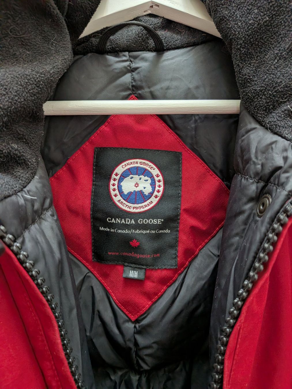 Canada Goose Giacche: Canada Goose M tailliert, rot – Usato da Bergdietikon venduto da Lindor12 1