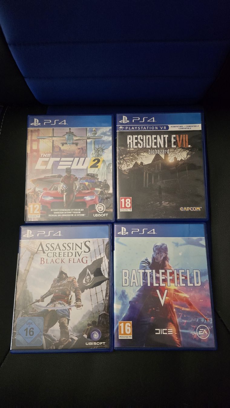 Sony Console: PS4 Slim + 1 Controller + 4 Spiele – Usato da Richterswil venduto da NicolasKundert 1