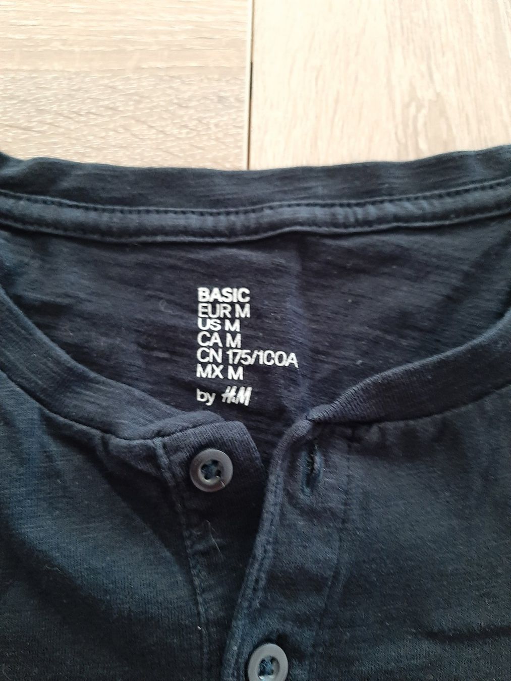 H&M T-shirt: T-Shirt schwarz Gr. M – Usato da Menziken venduto da Rien1 2