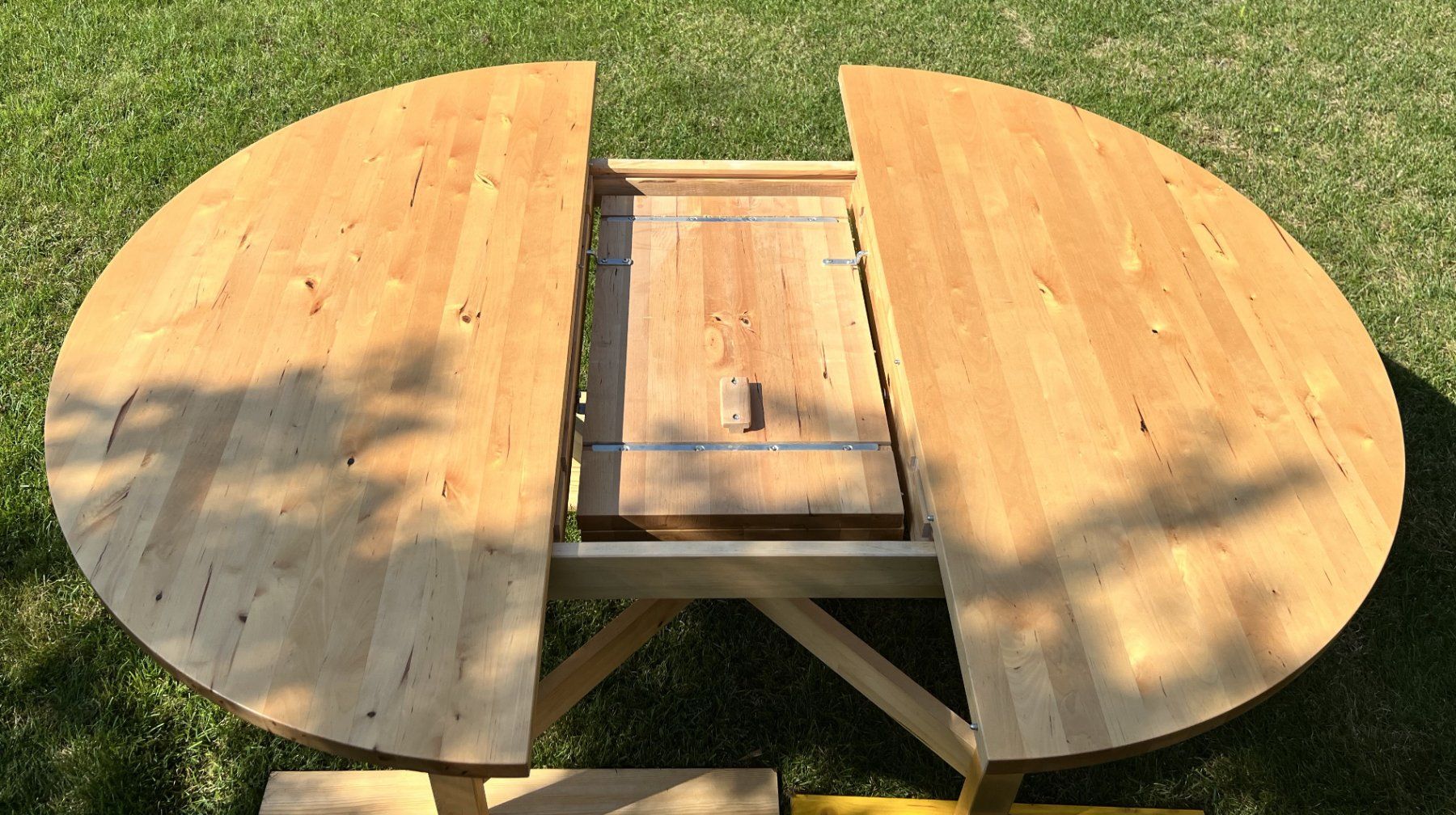Runder, ausziehbarer IKEA Esstisch aus massivem Kiefernholz (Gebraucht) in Neftenbach für CHF 120 – nur Abholung auf Ricardo kaufen
