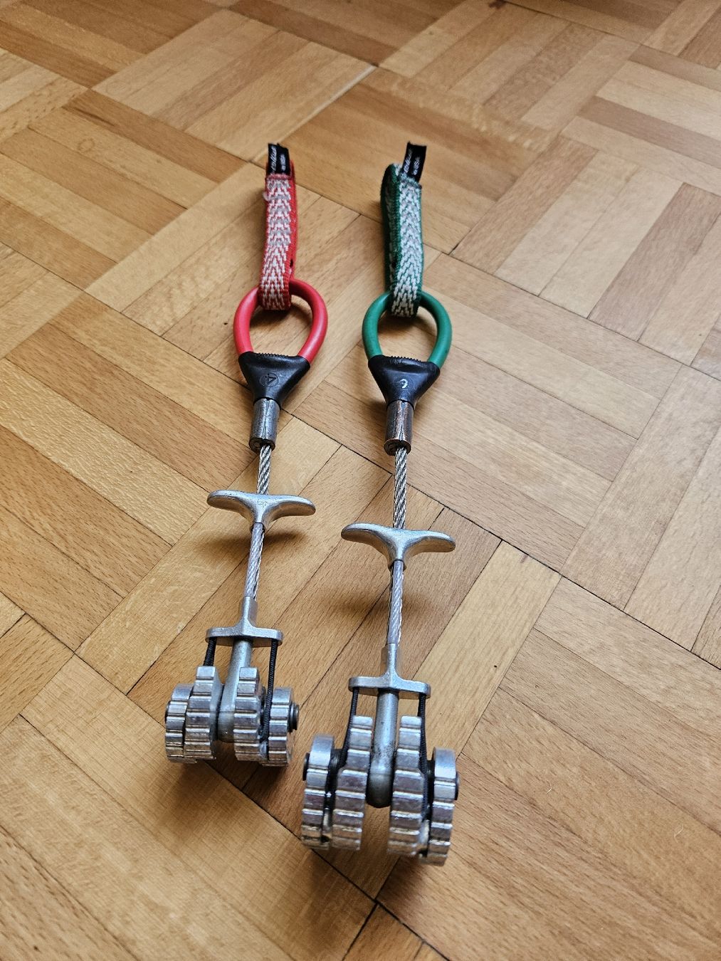 Kletterausrüstungen: Metolius Cams Friends 2 Stück – Gebraucht aus Wattwil von Fair2nd