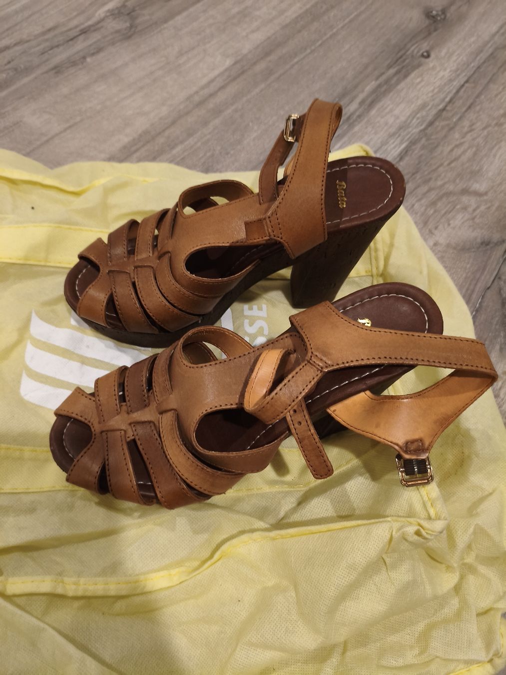 Scarpe da donna: Scarpe numero 38 Bata – Usato da Bioggio venduto da OresteIronix 1
