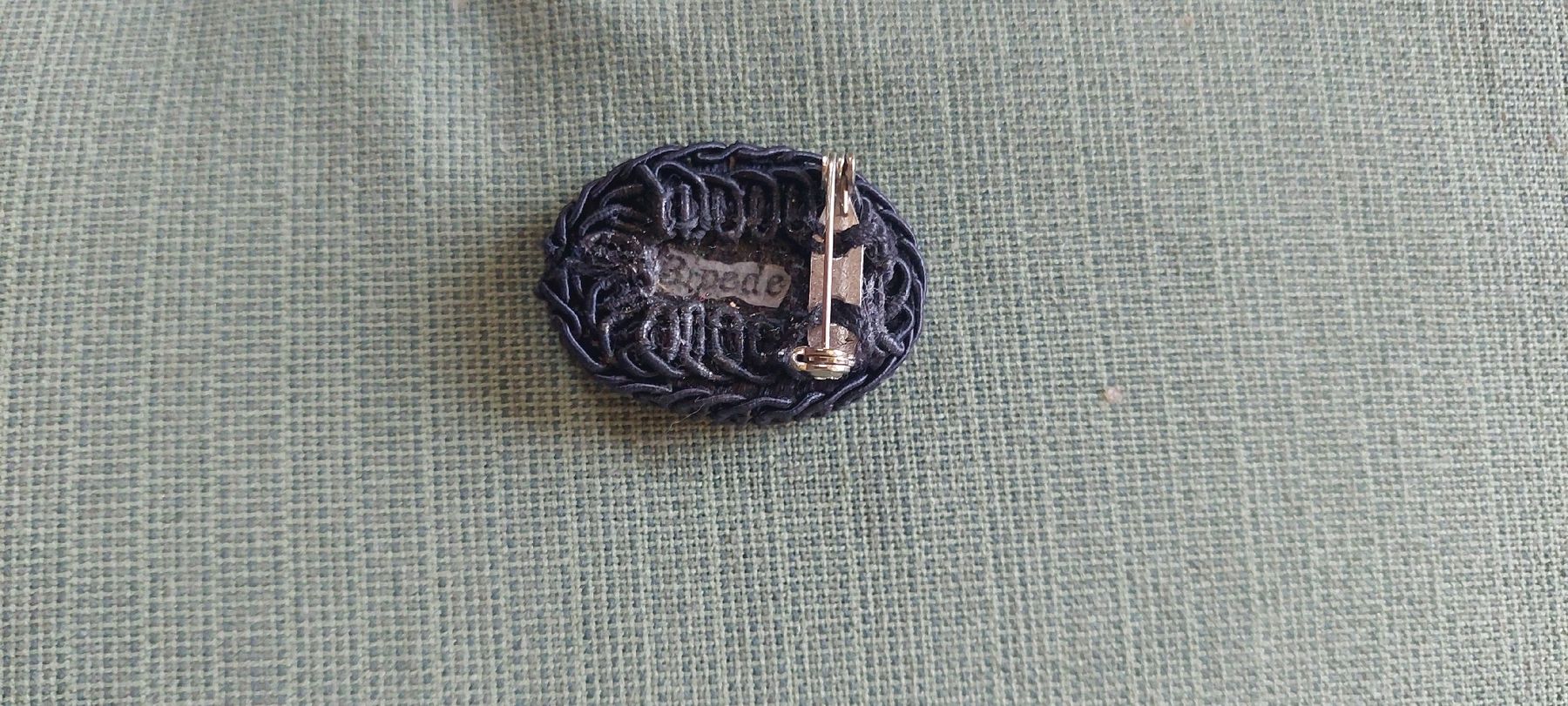Broches & Aiguilles: Toute petite broche – Neuf avec emballage d'origine à Plan-Les-Ouates par Lolothebest 1