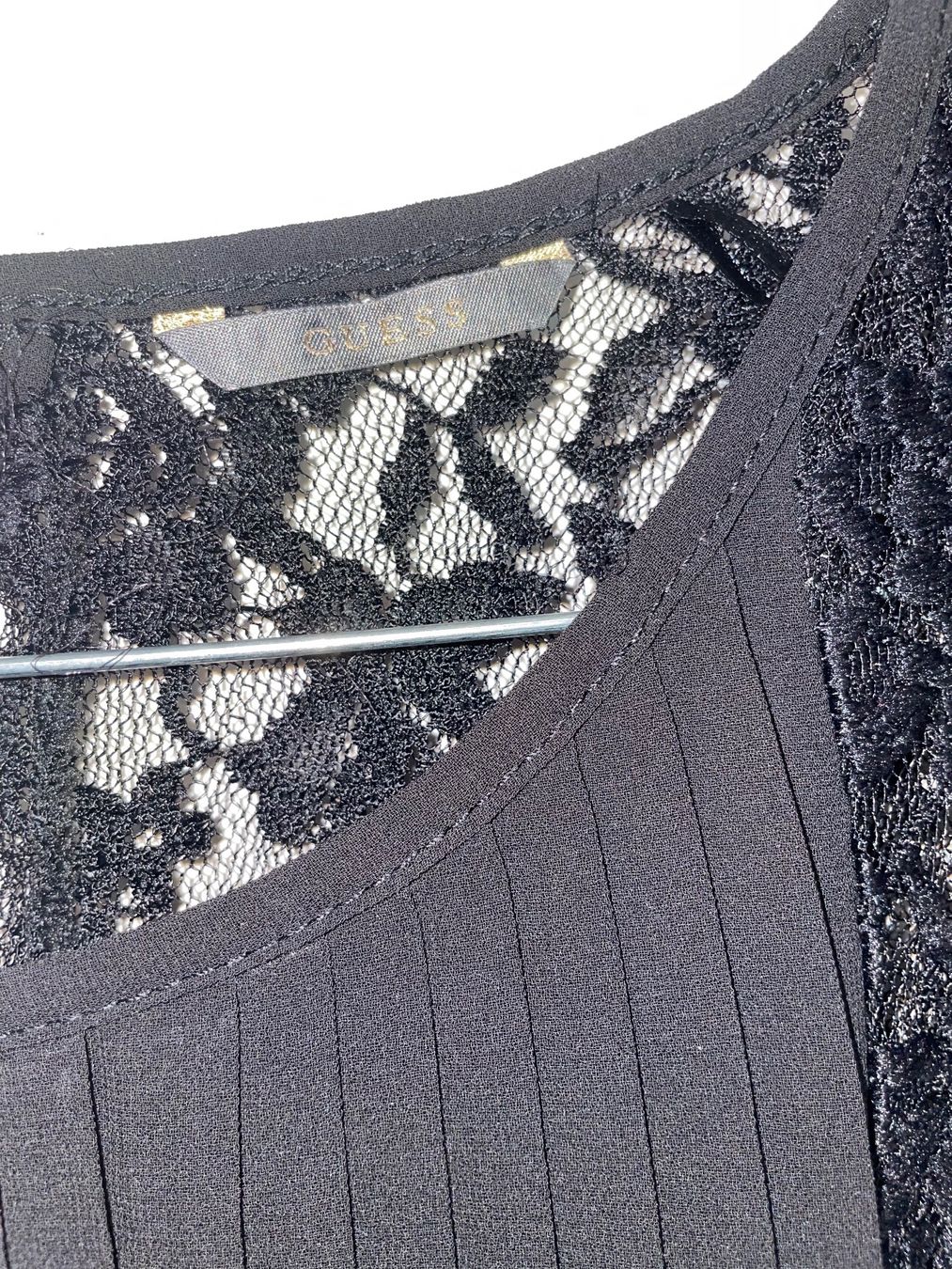Guess Blusen: GUESS Bluse mit Spitze (schwarz) – Gebraucht aus Zürich von mellna 1