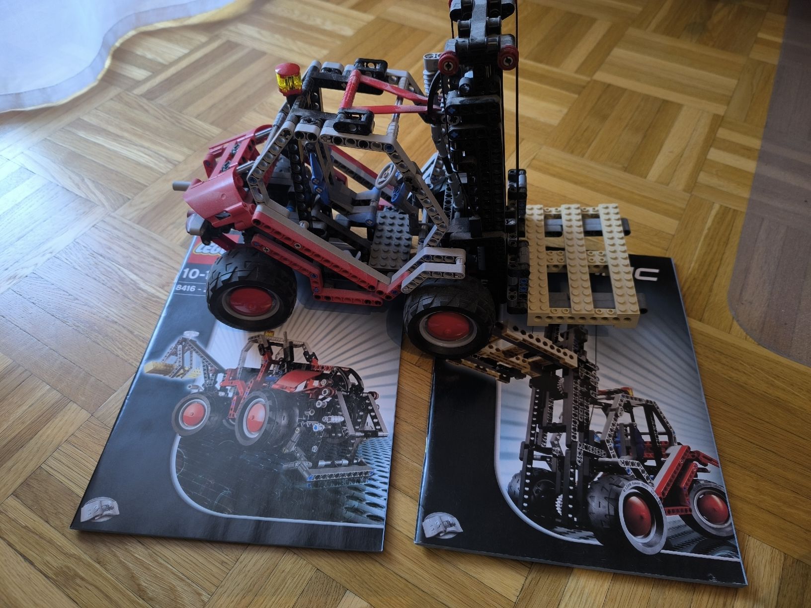 Lego Baukästen: LEGO TECHNIC 8416 – Gebraucht aus Penthalaz von Panzerwagen