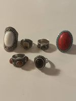 6 x exklusive Fingerringe mit Steinen