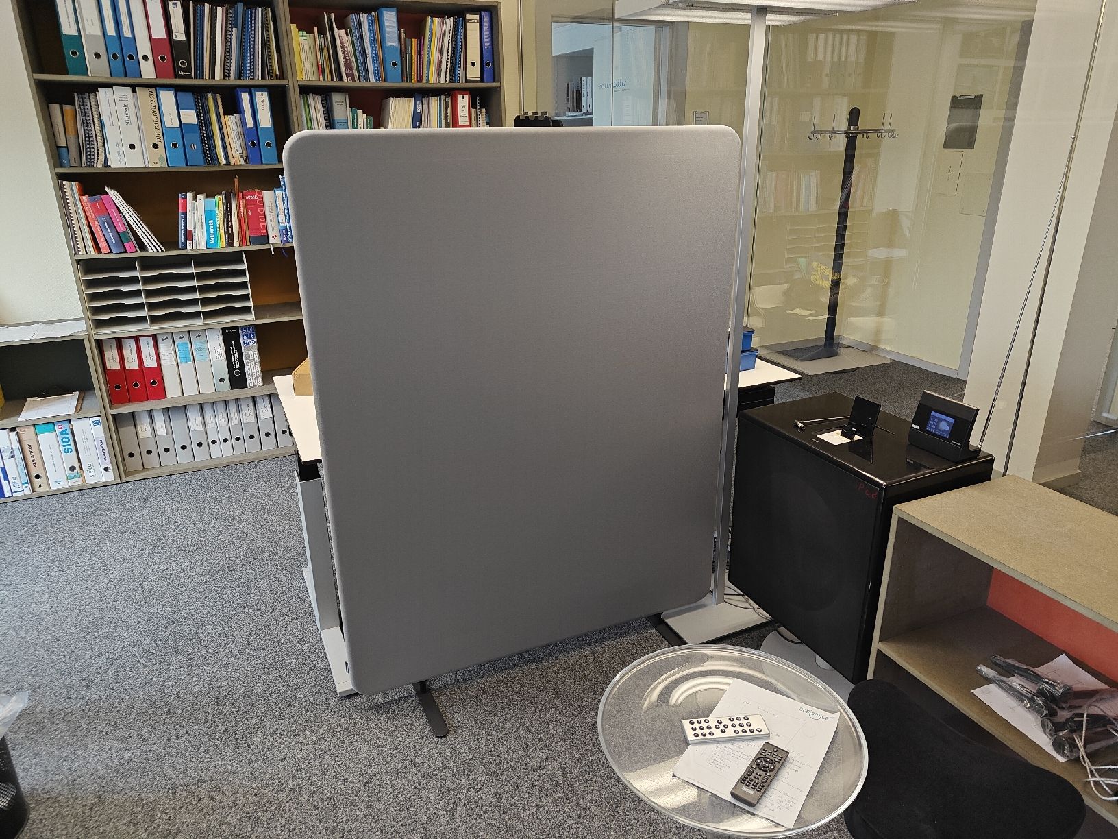 Paraventi: absorbierende Stellwand Softline 30 von Abstracta – Nuovo e nell'imballaggio originale da Kiesen venduto da Muellerskuh