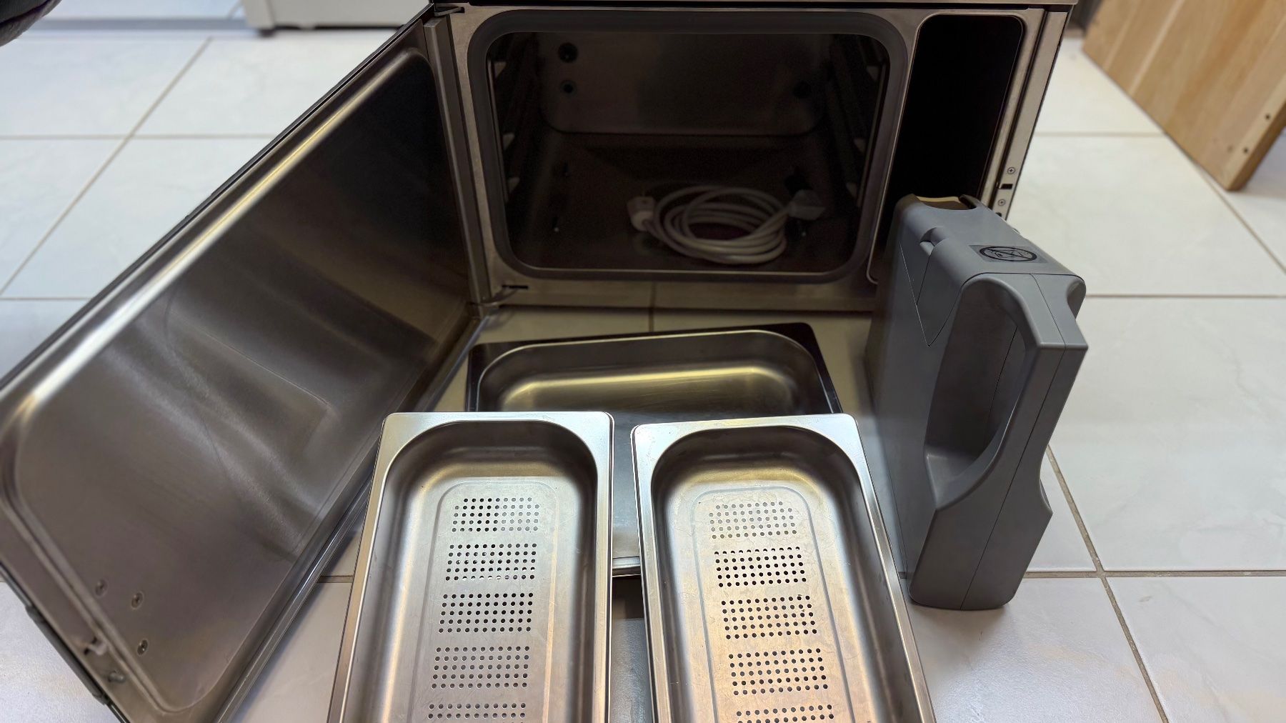Cuisines complètes: Miele Dampfgarer DG 1050 – D'occasion à Uerikon par Andi169 1