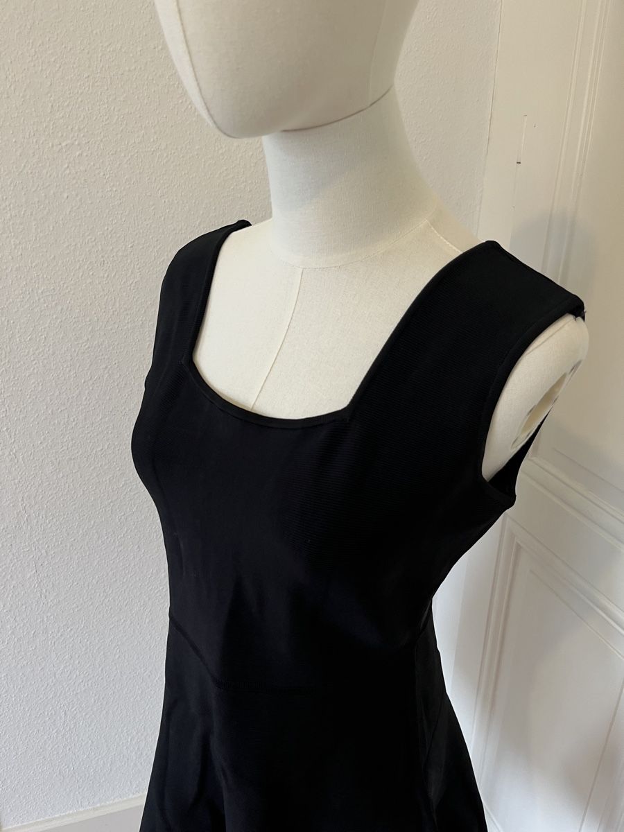 Vestiti: BCBGMaxAzria Elegant mini Black Dress – Usato da Genève venduto da nba_l98n 3