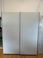 Schrank mit Schiebetüren