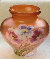 Antike Glasvase mit Blumenmuster 