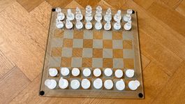 Schönes Schach Schachspiel aus Glas, komplett