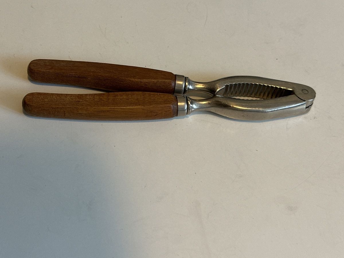 Elettrodomestici da cucina: Nussknacker mit Holzgriffen – Usato da Zürich venduto da Chaeffeler 1
