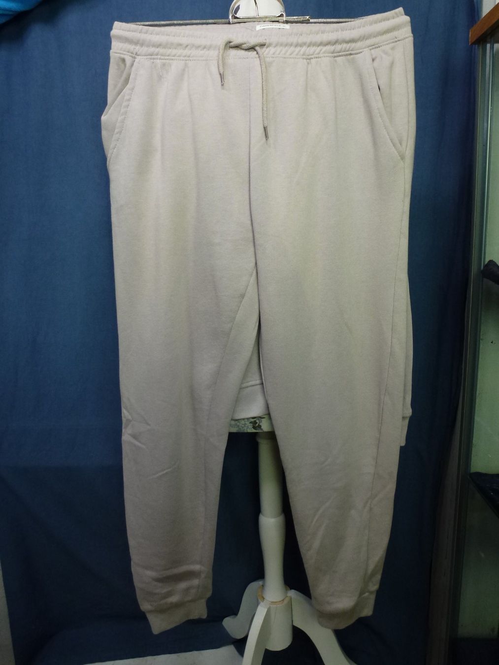 Lotti di vestiti: JOGGING ANZUG HELLES GRAU 38 40 NEUWERTIG HOSE PULLI – Nuovo (secondo la descrizione) da Kreuzlingen venduto da ang_7k8d 7