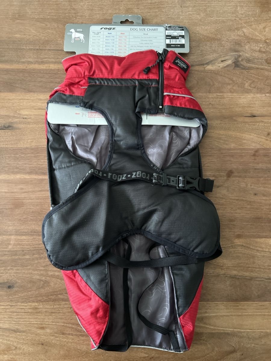 Rogz Vêtements: Rogz Hundemantel SnowSkin Grösse 44cm rot – Neuf avec emballage d'origine à Hunzenschwil par jaeggi1978 2