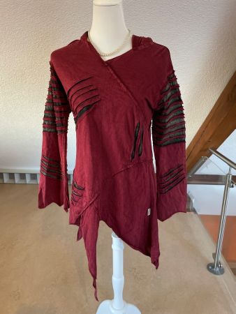 Cooles Kapuzen-Shirt Gr. S ausgefallen rot schwarz