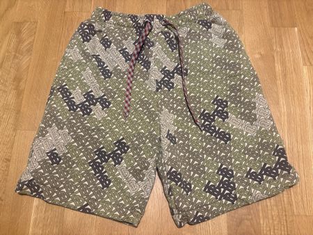 ORIGINAL BURBERRY HOSEN SHORTS NP: 470.- XS