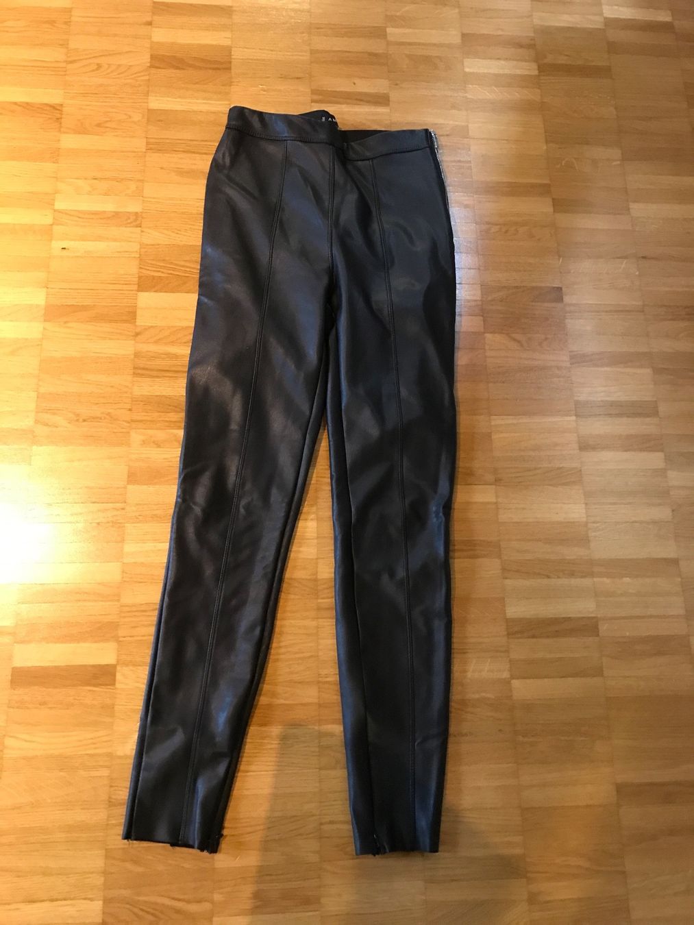 Hosen: Kunstlederhose schwarz Gr 36 – Gebraucht aus St. Margrethen SG von kellenbh