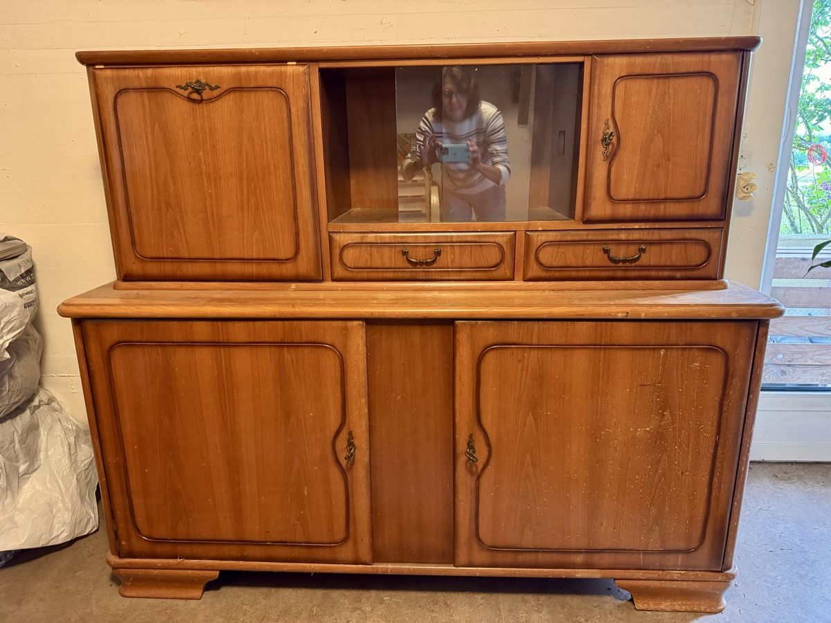 Credenze: Vintage Holz Buffetschrank, Nussbaum – Usato da Niederönz venduto da Simpel0