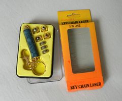 Kleine Taschenlampe mit 5 Aufsätzen