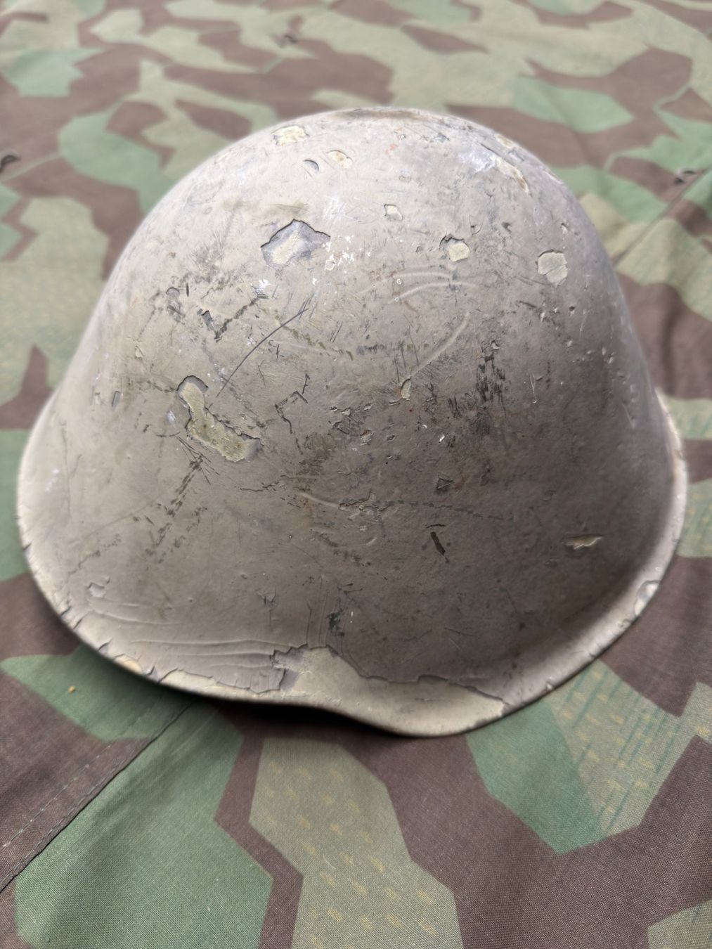 Uniformi: Stahlhelm Mod. 1956 NVA – Usato da Bauma venduto da SwissMilitaria