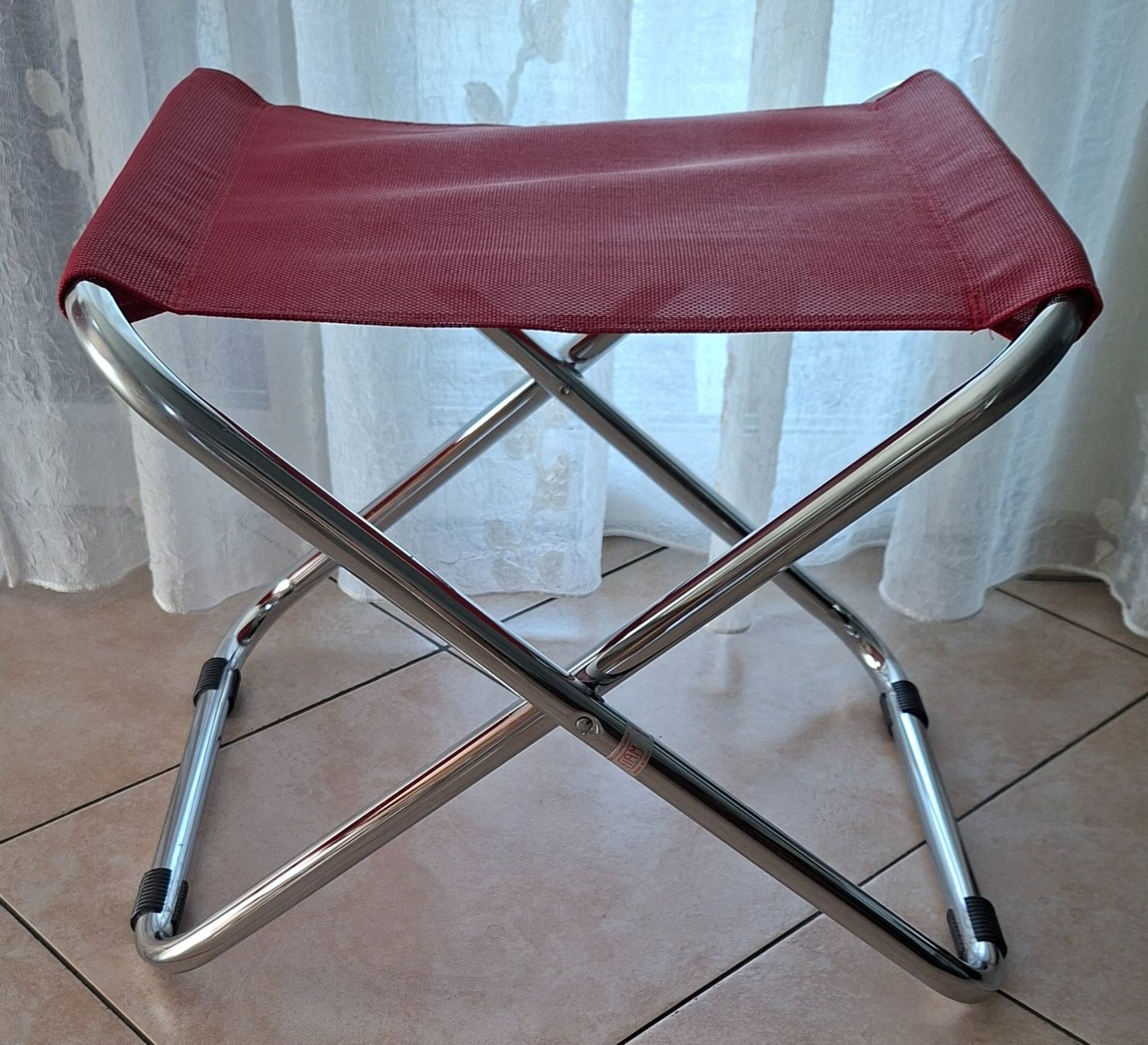 Fiam Hocker: Fiam original Klapphocker rot Metallgestell – Gebraucht aus Opfikon von Diversamente
