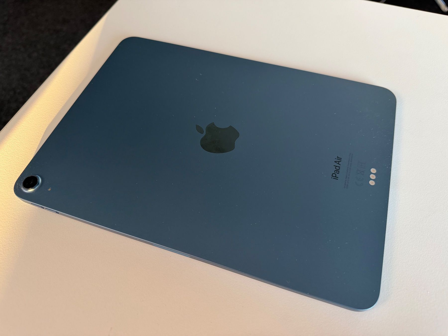 Apple Tablet PC: Apple iPad 5. Generation mit Magic Keyboard blau – Usato da Eiken venduto da Beyeler 5