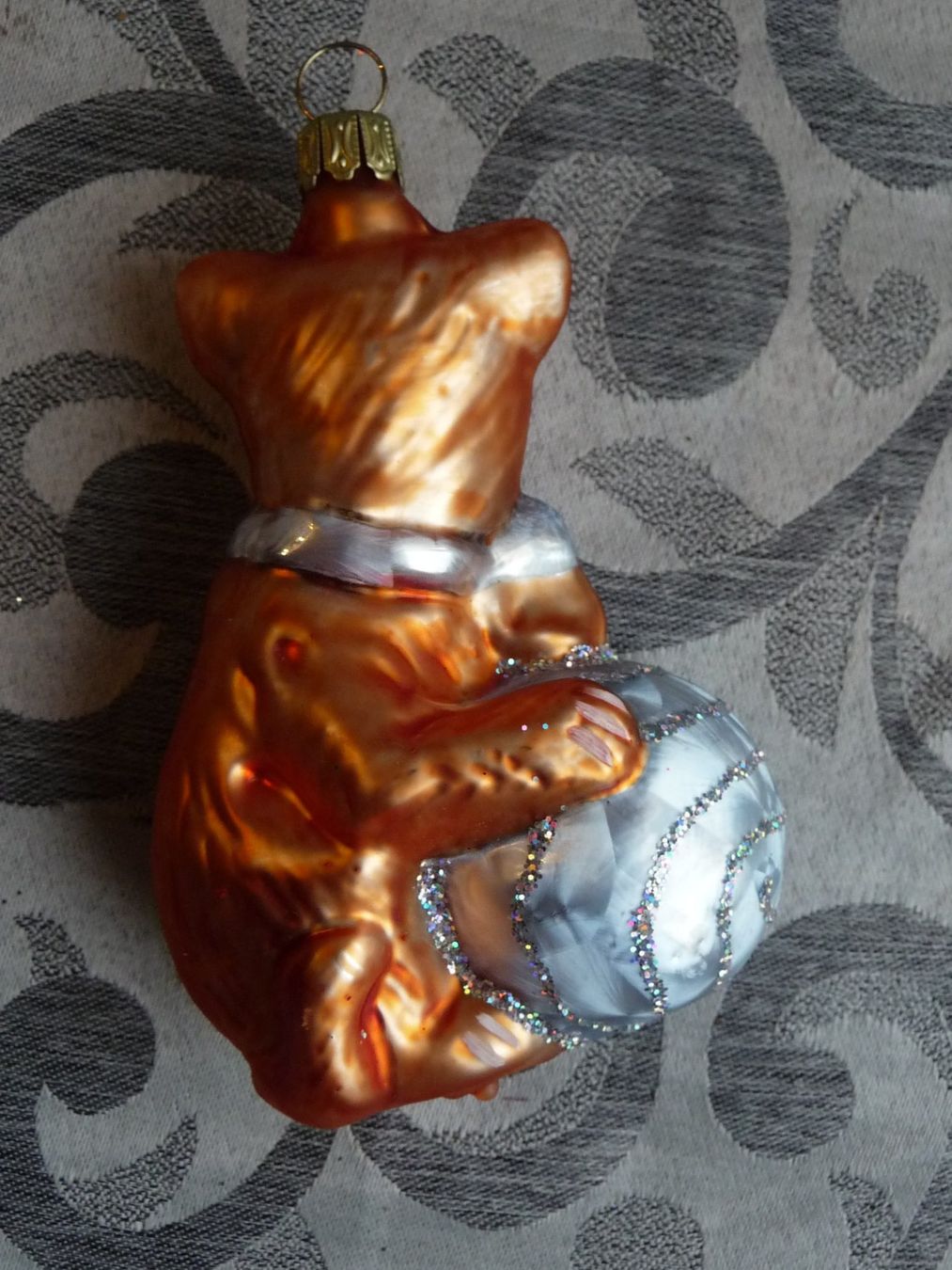 Tutte le decorazioni: orange Katze mit hellblauem Ball Christbaumschmuck – Nuovo e nell'imballaggio originale da Alpnach Dorf venduto da marvo 3