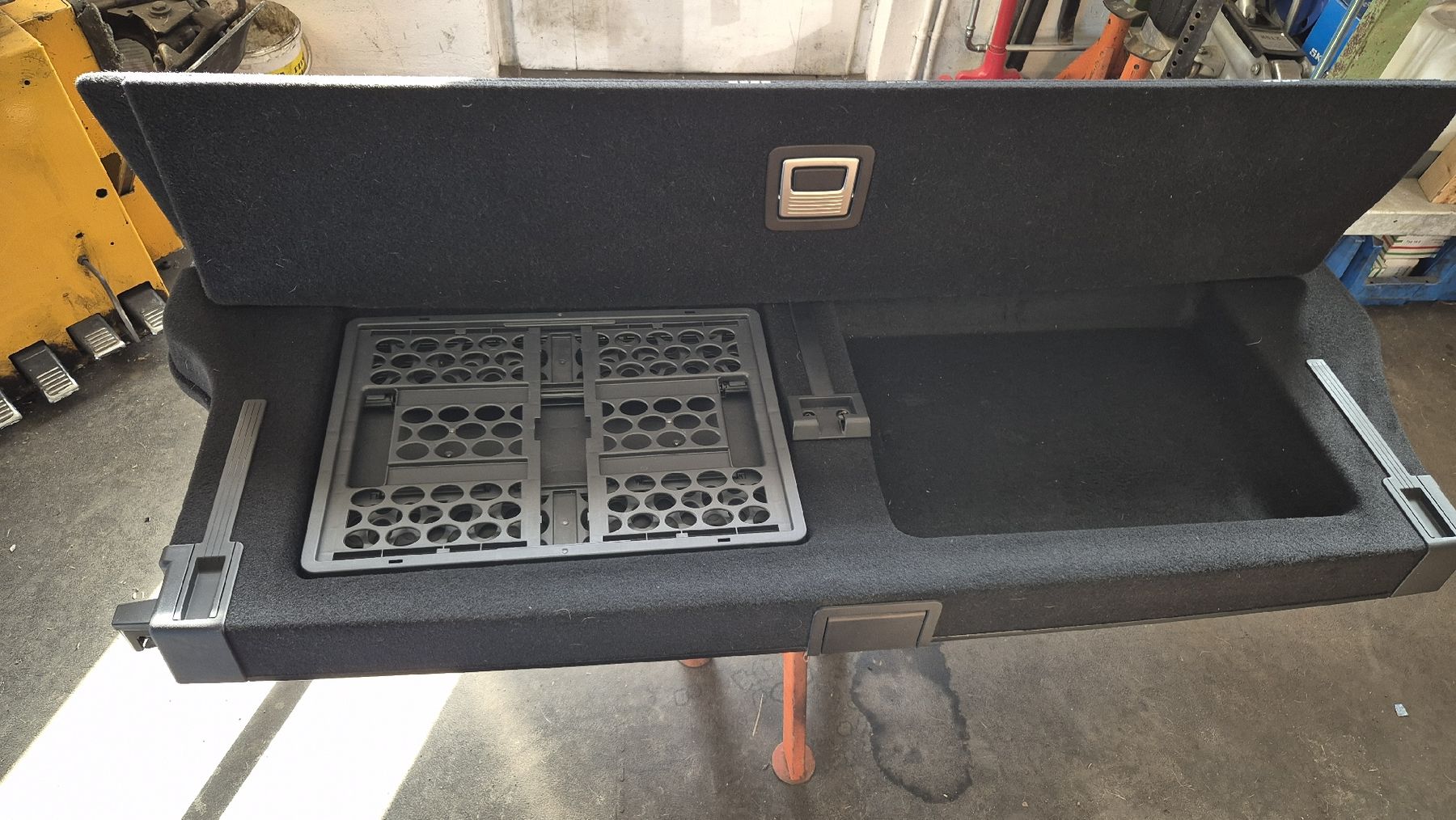 Mercedes-Benz Toutes les pièces détachées: Kofferraumabdeckung Heckklappe Ladeboden Neuwertig – Neuf (Voir description) à Wildhaus par mik_8xzj 1