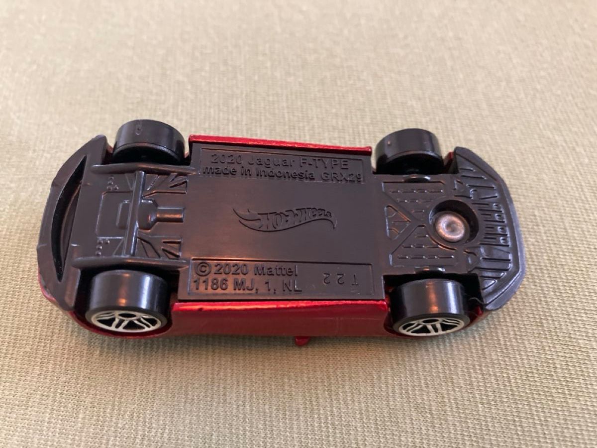 Hot Wheels Modellini d'auto: Hotwheels Jaguar F Type – Usato da Luzern venduto da tra_t8h7 2
