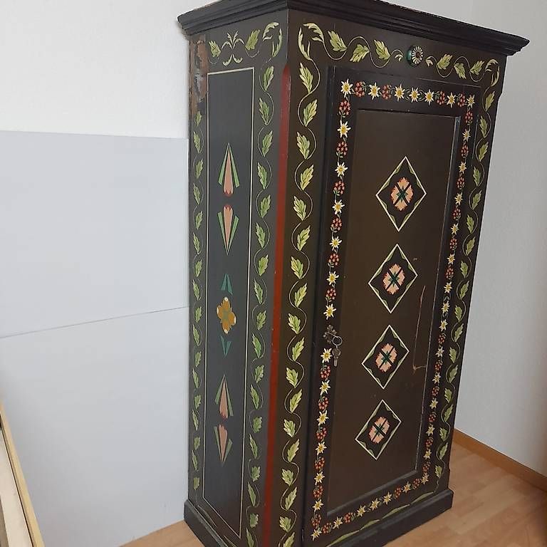 Armadi: Bauerschrank bemalt – Usato da Lostorf venduto da Stonie7 1
