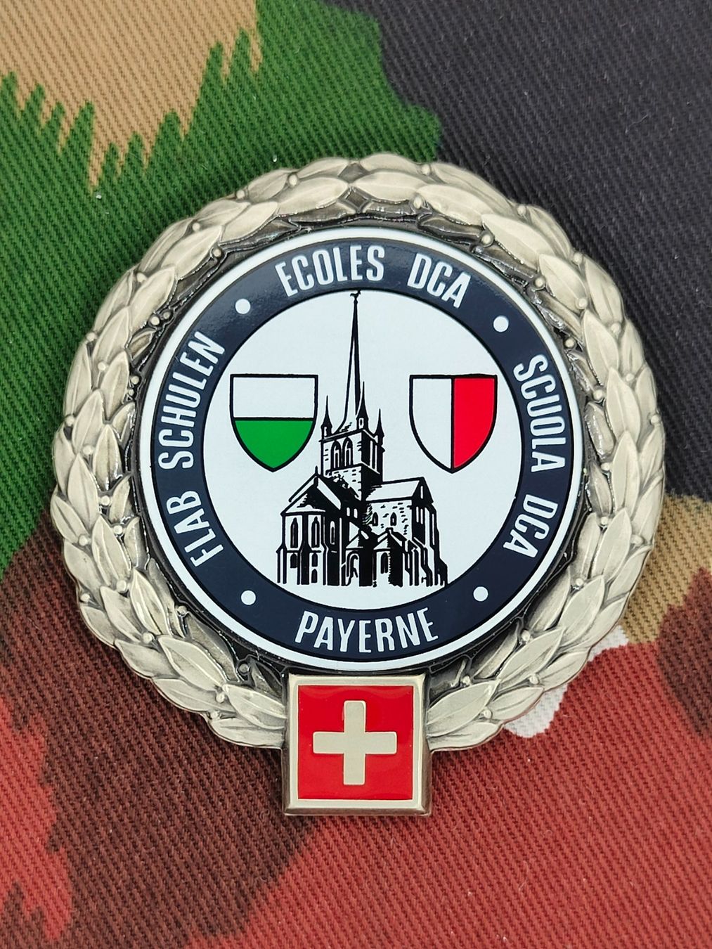 Schweizer Armee Placchette & Badge: Béretemblem Flab Schulen Payerne – Usato da Bauma venduto da SwissMilitaria
