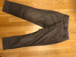 Monocrom braune Cordhose
