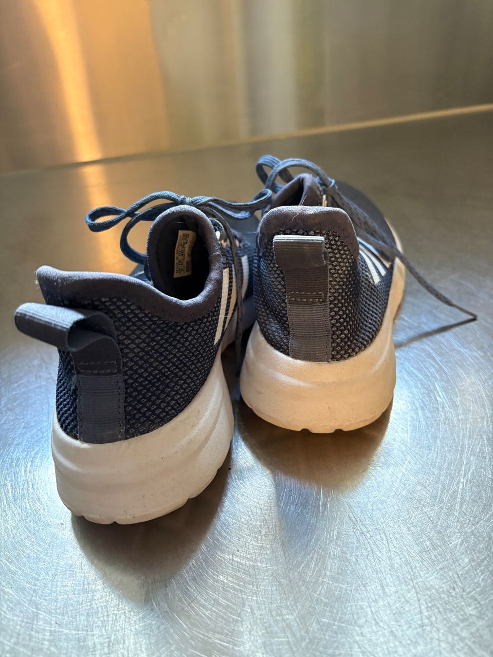 Adidas Chaussures hommes: Hallenturnschuhe – D'occasion à Biel/Bienne par marlenef72 1