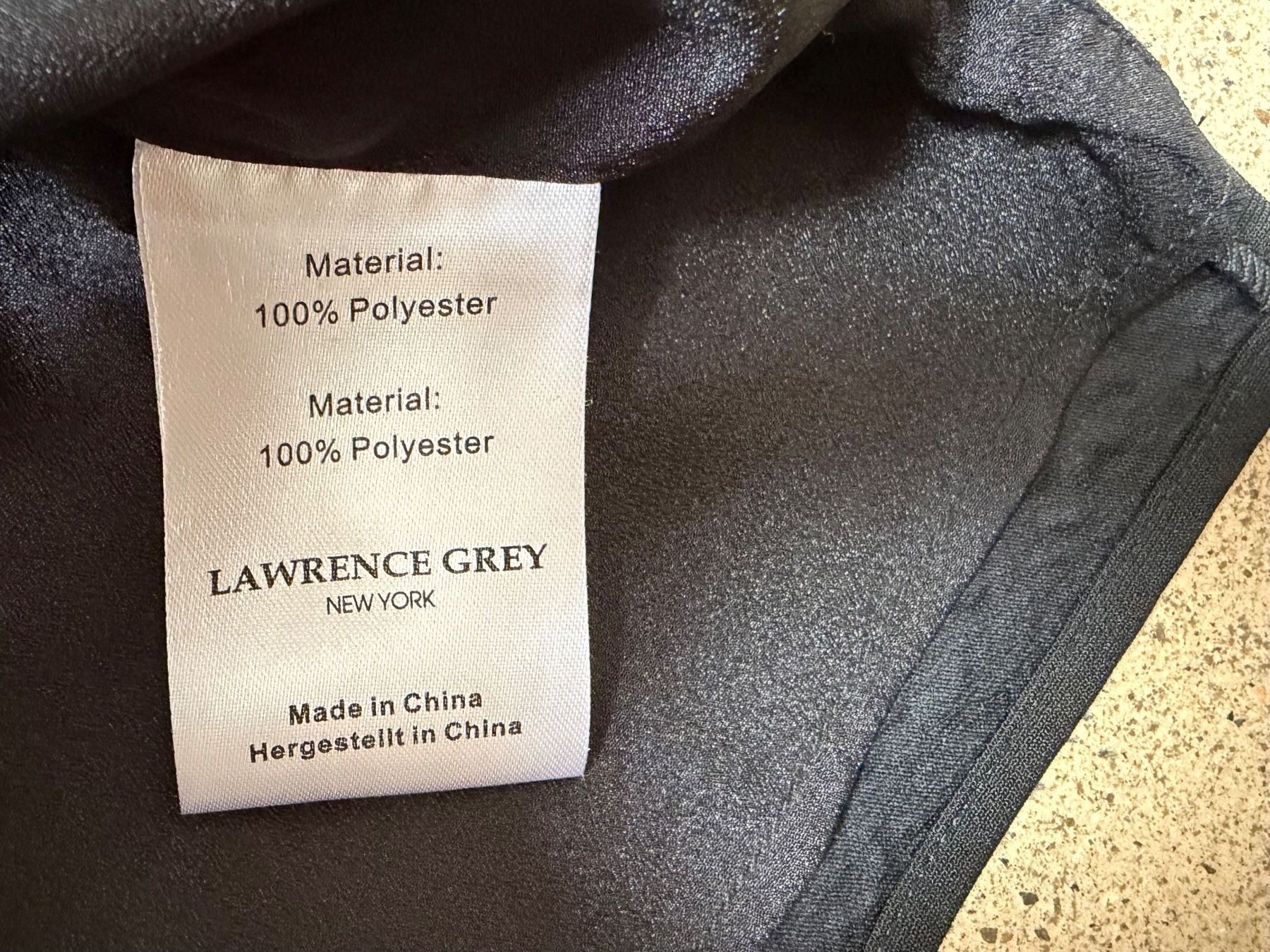 T-shirt: LAWRENCE GREY Shirt 🖤 – Usato da Zürich venduto da ClosetQueen 9