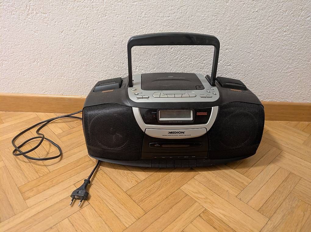 Radio: Radio – Usato da Zürich venduto da fra_rgh5