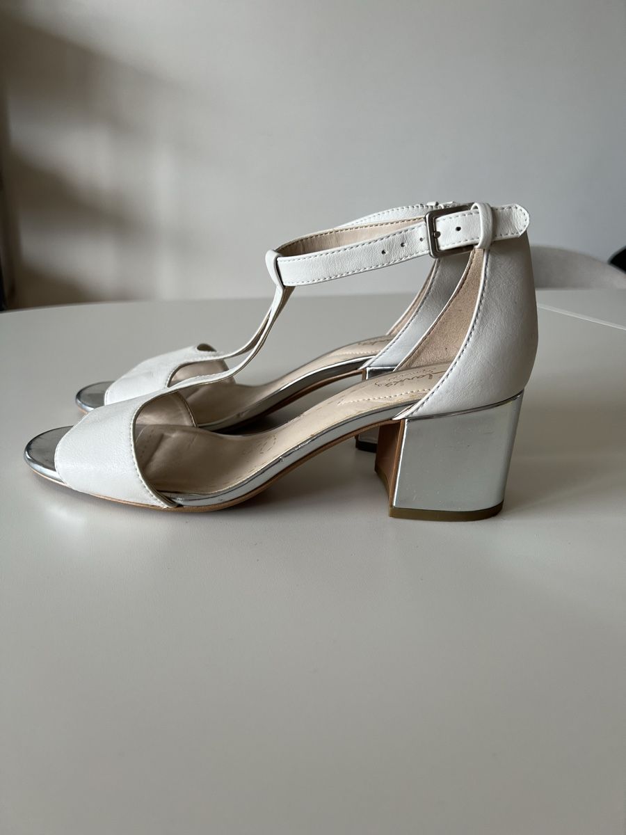 Scarpe da donna: Sandalen Gr 38 (Silver/Baige) – Usato da Basel venduto da Ksjusha