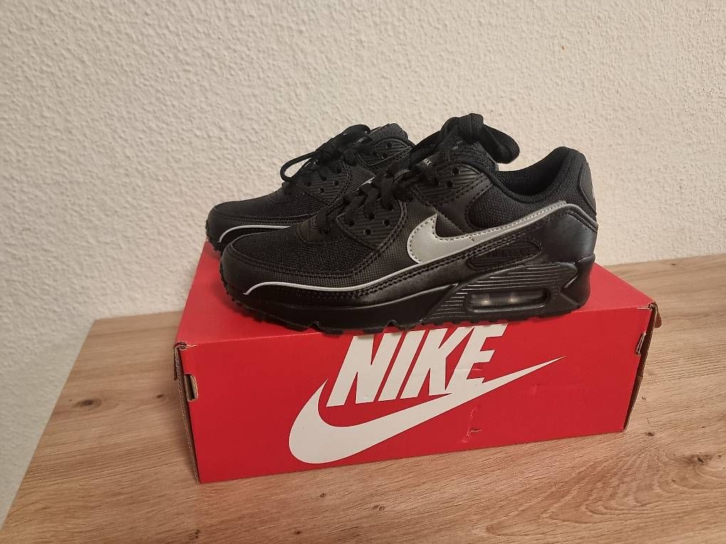 Nike Scarpe da uomo: Nike Air Max 90 (EUR 38.5) – Nuovo e nell'imballaggio originale da Brüttisellen venduto da zweezy