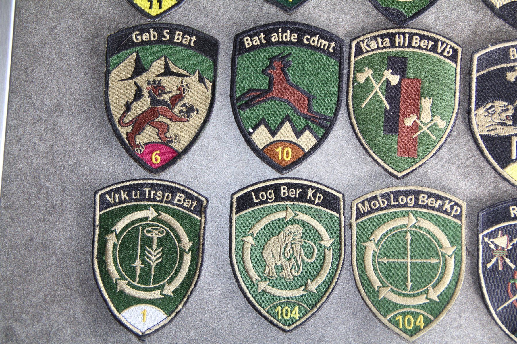 Schweizer Armee Placchette & Badge: 24 Stk. Badge mit Klett Schweizer Armee – Usato da Belp venduto da Tomsek 3